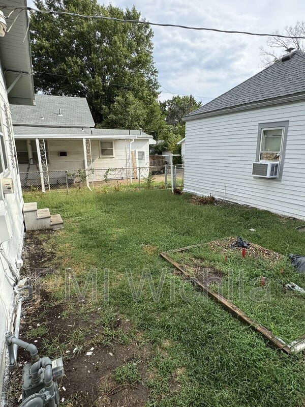 Building Photo - 1556 S Palisade St