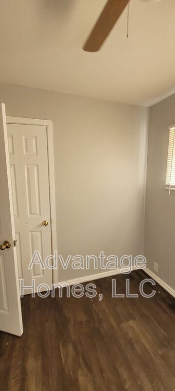 Building Photo - 11214 Crystal Ave