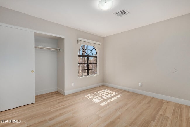 Building Photo - 3128 E Charleston Ave