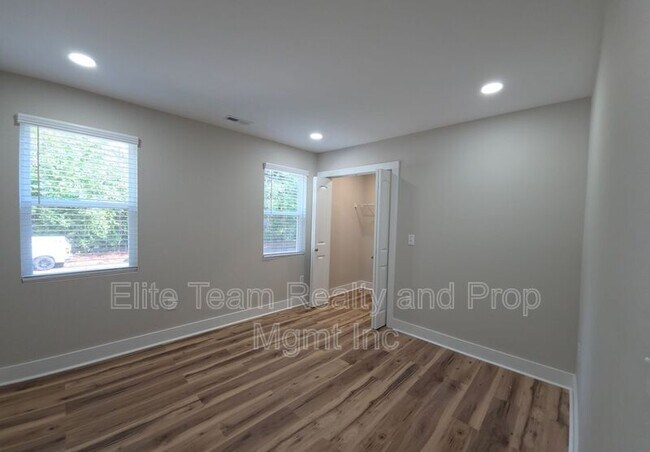 Building Photo - 2728 Crawford Ave