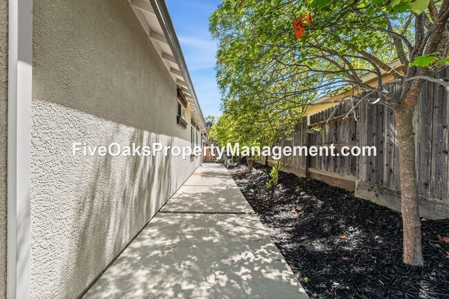 Building Photo - 2242 Zittel Dr