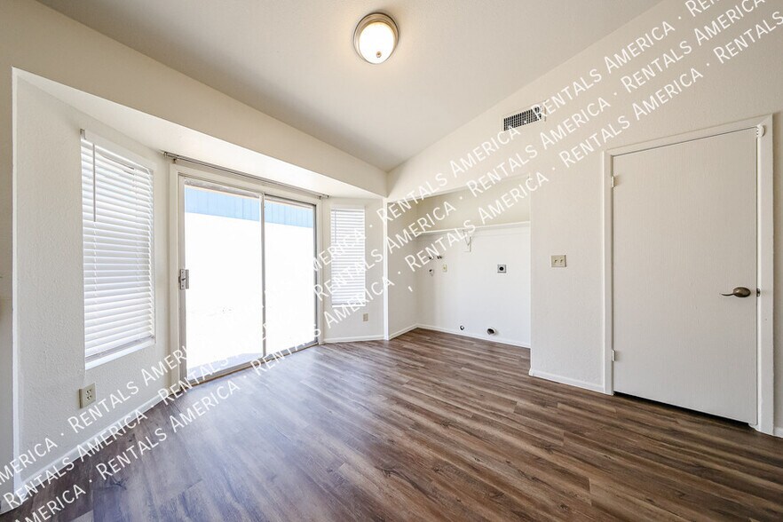 Building Photo - 1055 N Recker Rd