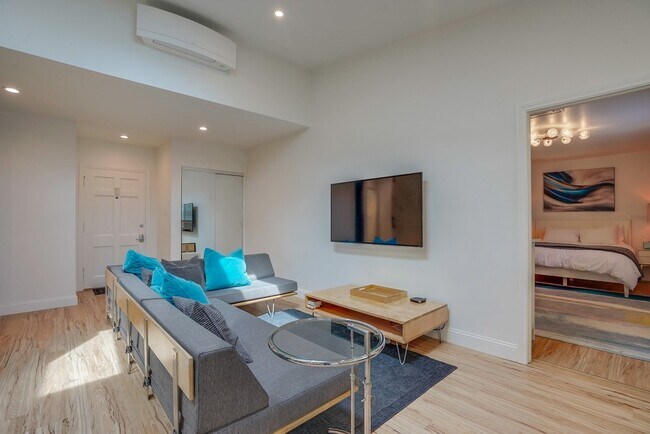 Building Photo - 12042 Sylvester St