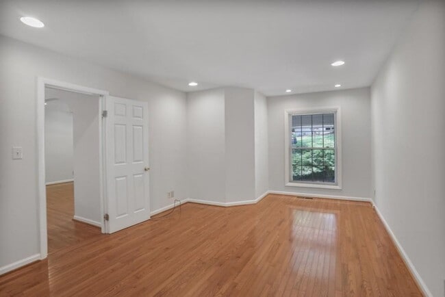 Building Photo - 3679 Donaldson Dr NE
