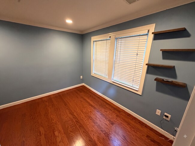 Building Photo - 3670 Carriage Hill Dr