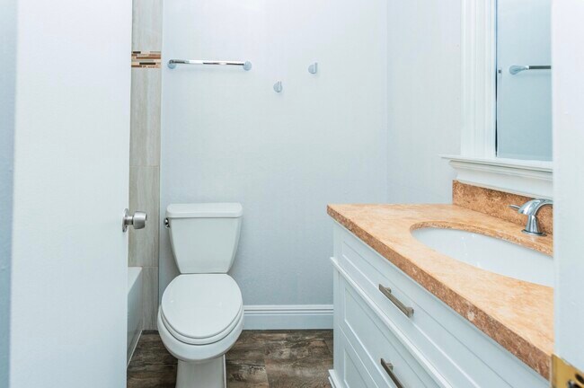 Building Photo - 2900 Cove Cay Dr