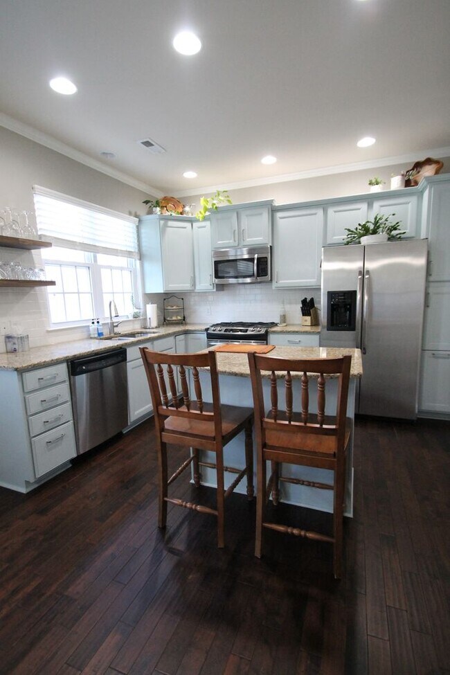 Building Photo - Exclusively Offered by Muse Realty Rentals...