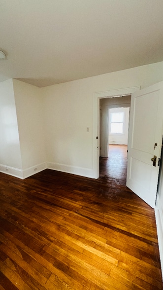 Building Photo - 812 Tyler Ave