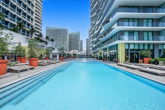 Building Photo - 1300 S Miami Ave