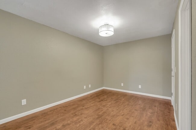 Building Photo - 980 S Dawson Way