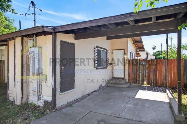 Building Photo - 302 Chennault Ct