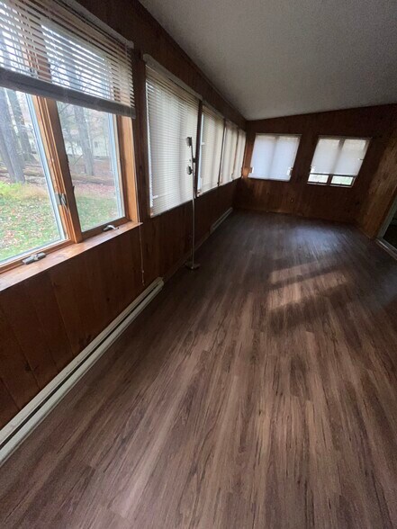 Florida room - 1010 Eisenhower Way