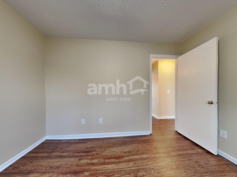 Building Photo - 420 Randy Ln