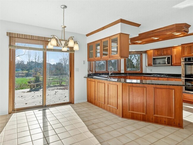 Building Photo - 9 Glen Valley Dr