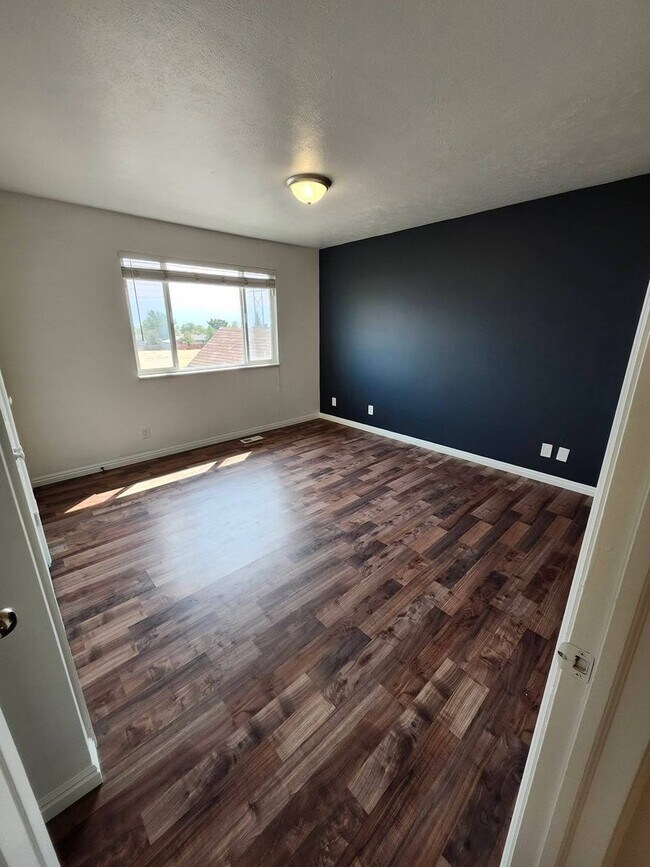 Building Photo - Newly Renovated 3 Bed 2 Bath Home in Kearns!!!