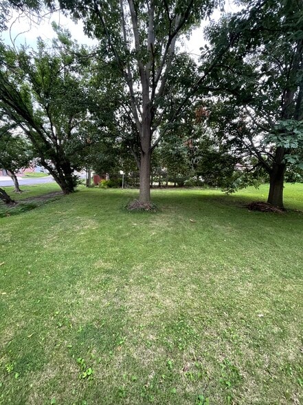 Building Photo - 5417 Meredeth St