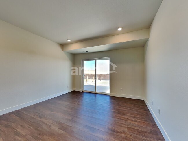 Building Photo - 3921 Wyedale Wy