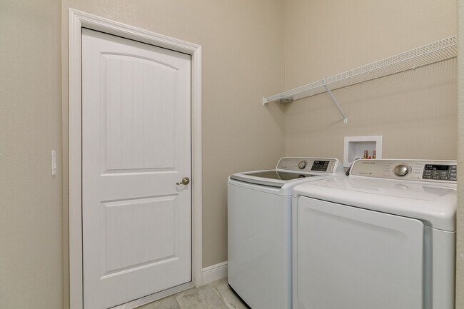 Building Photo - Luxury Living At An Affordable Price