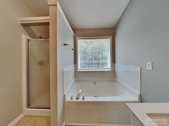 Building Photo - 11335 Fox Hill Dr