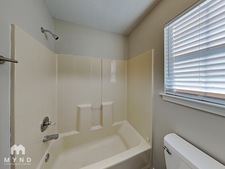 Building Photo - 6717 Elmore Woods Ln