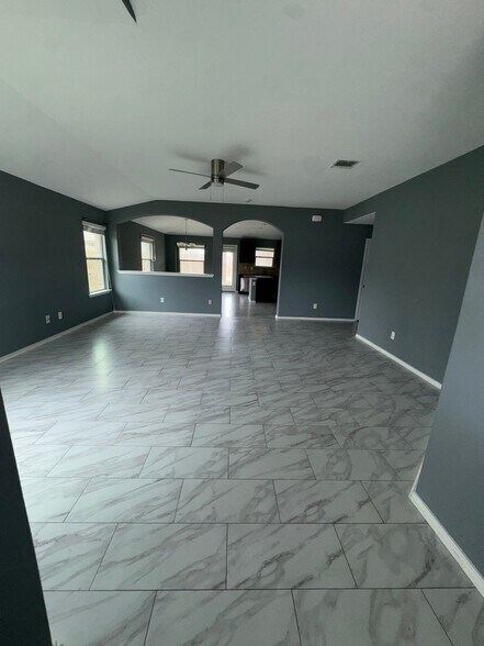 Building Photo - 104 Christopher Dr