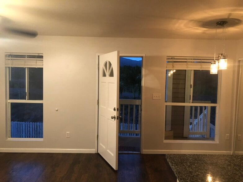 Building Photo - 1050 Eha St