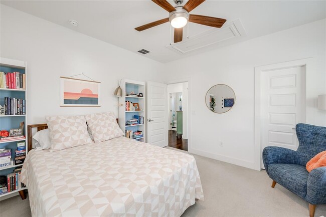 Building Photo - 2921 Prado St