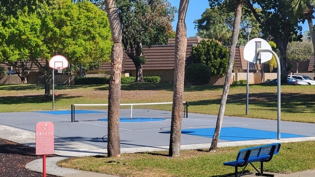 Building Photo - 117 1st Ct