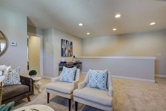 Building Photo - 3 Bed,2.5 Bath Townhome at the Landing At Salmon Creek