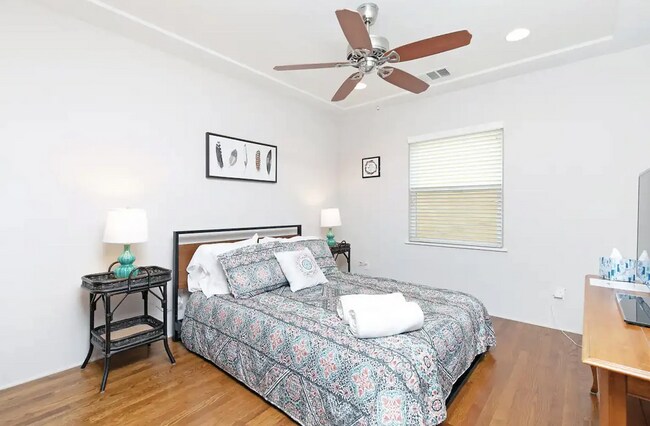 Building Photo - Canyon Home with Views and Solar