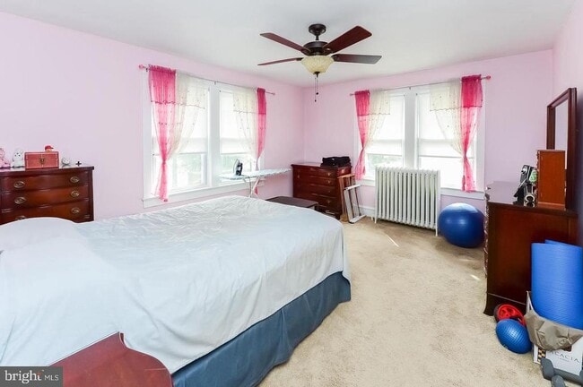 Building Photo - 128 Oak St