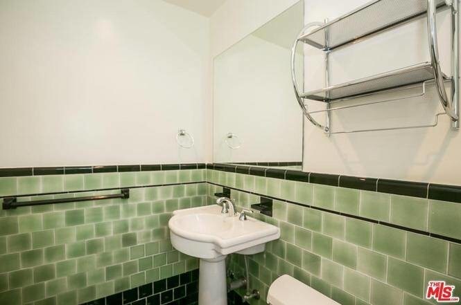 Building Photo - 1329 S Cloverdale Ave