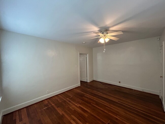 Building Photo - 808 W Markham Ave