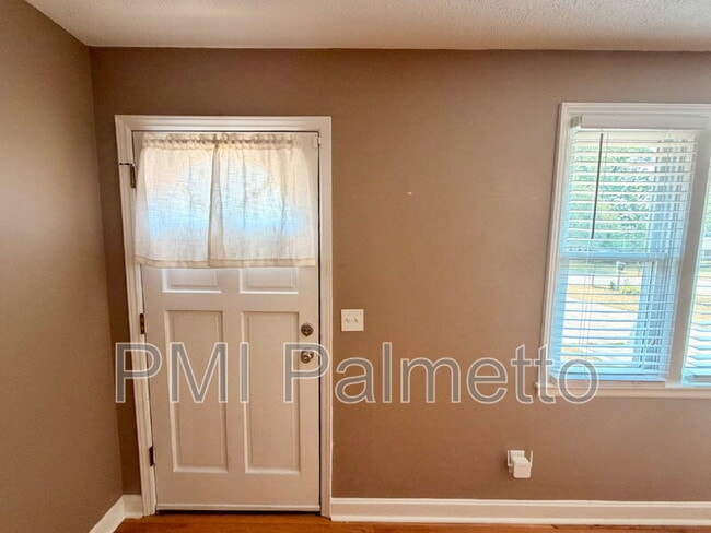 Building Photo - 1727 Sandra Dr