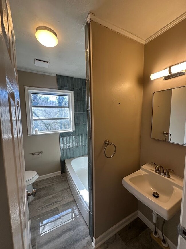 Building Photo - 3 bedroom in Clarkesville!