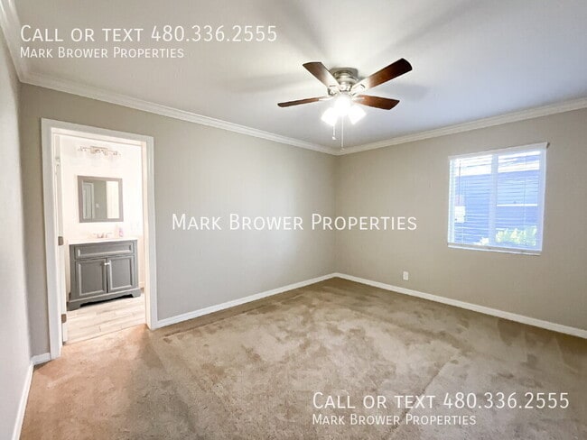 Building Photo - 2241 W Clarendon Ave