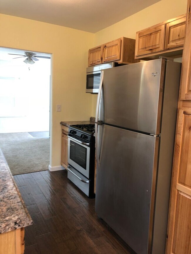 Building Photo - Charming 1 Bedroom Home With Yard