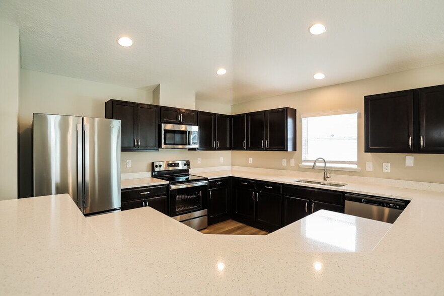 Building Photo - 4878 Creek Bluff Ln