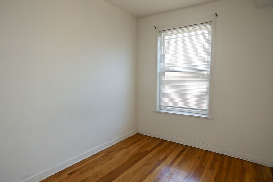 Building Photo - 1507 W Barry Ave