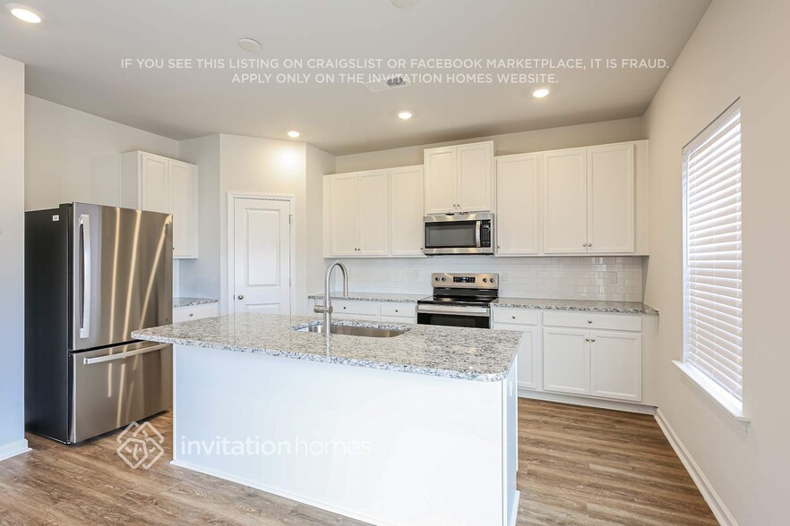 Building Photo - 213 White Flds Ave