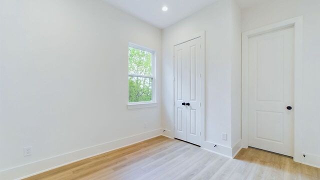 Building Photo - 5212 Pine Tree Dr