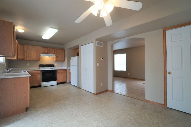 Building Photo - 472 Kitfield View