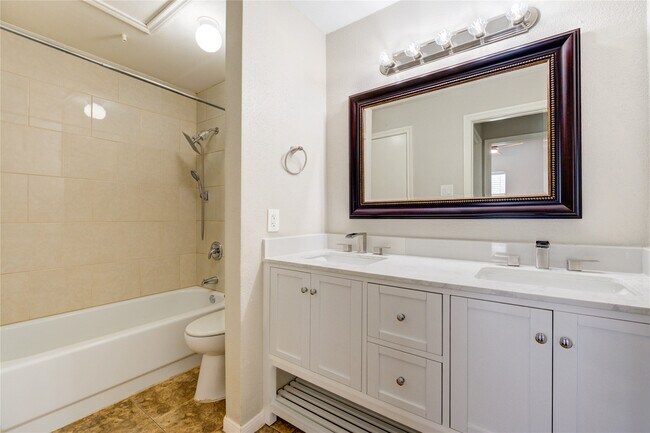 Building Photo - 726 Bering Dr