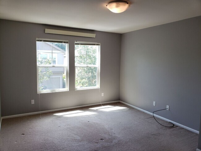 Building Photo - Two Bedroom In Cordata Neighborhood