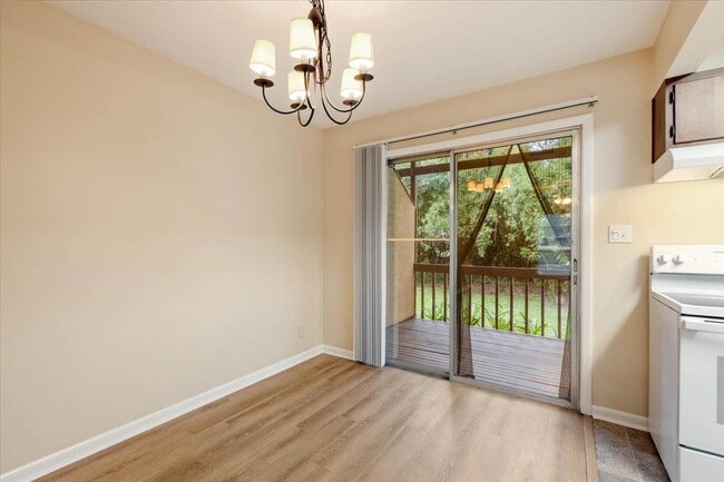 Building Photo - 1557 Live Oak Dr