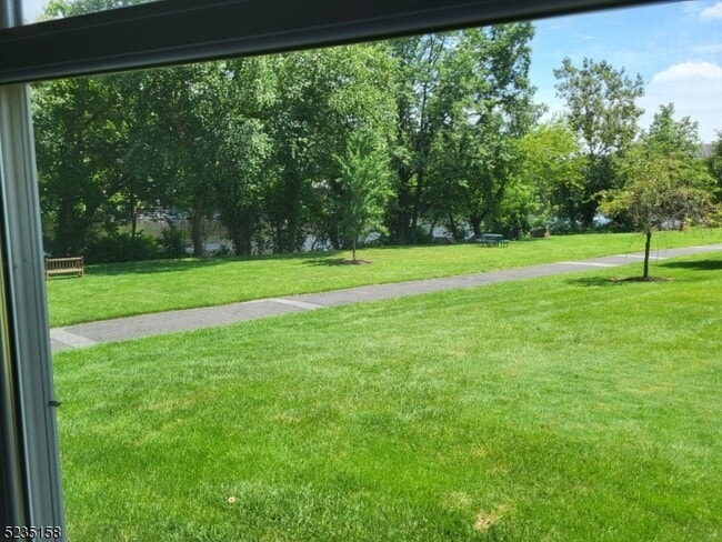 Building Photo - 300 Main St