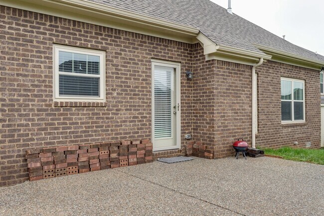 Building Photo - 4-Bed/3-Bath with Bonus Rm. in Spring Hill!