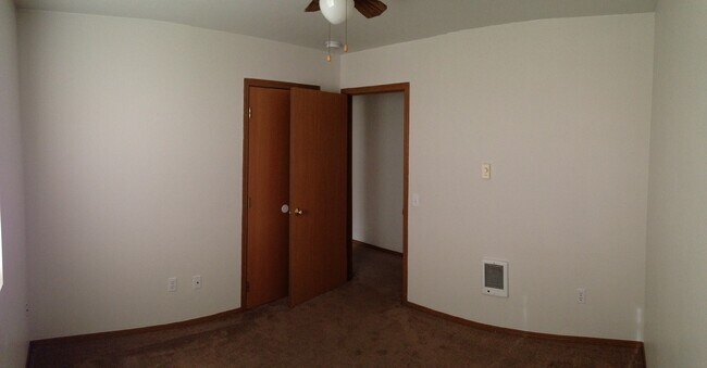 Building Photo - 906 Juniper Ave