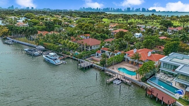 Building Photo - 5661 Pine Tree Dr