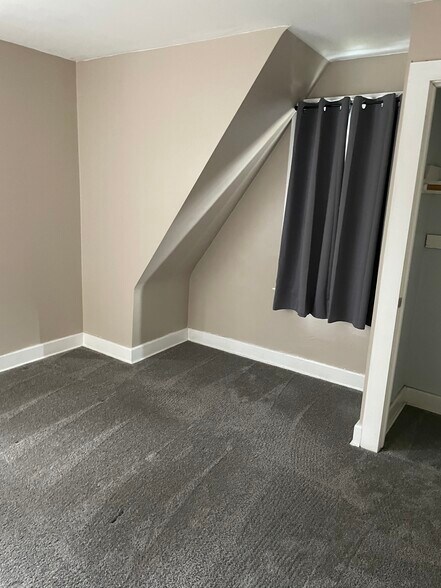 Building Photo - 592 E Montcalm St